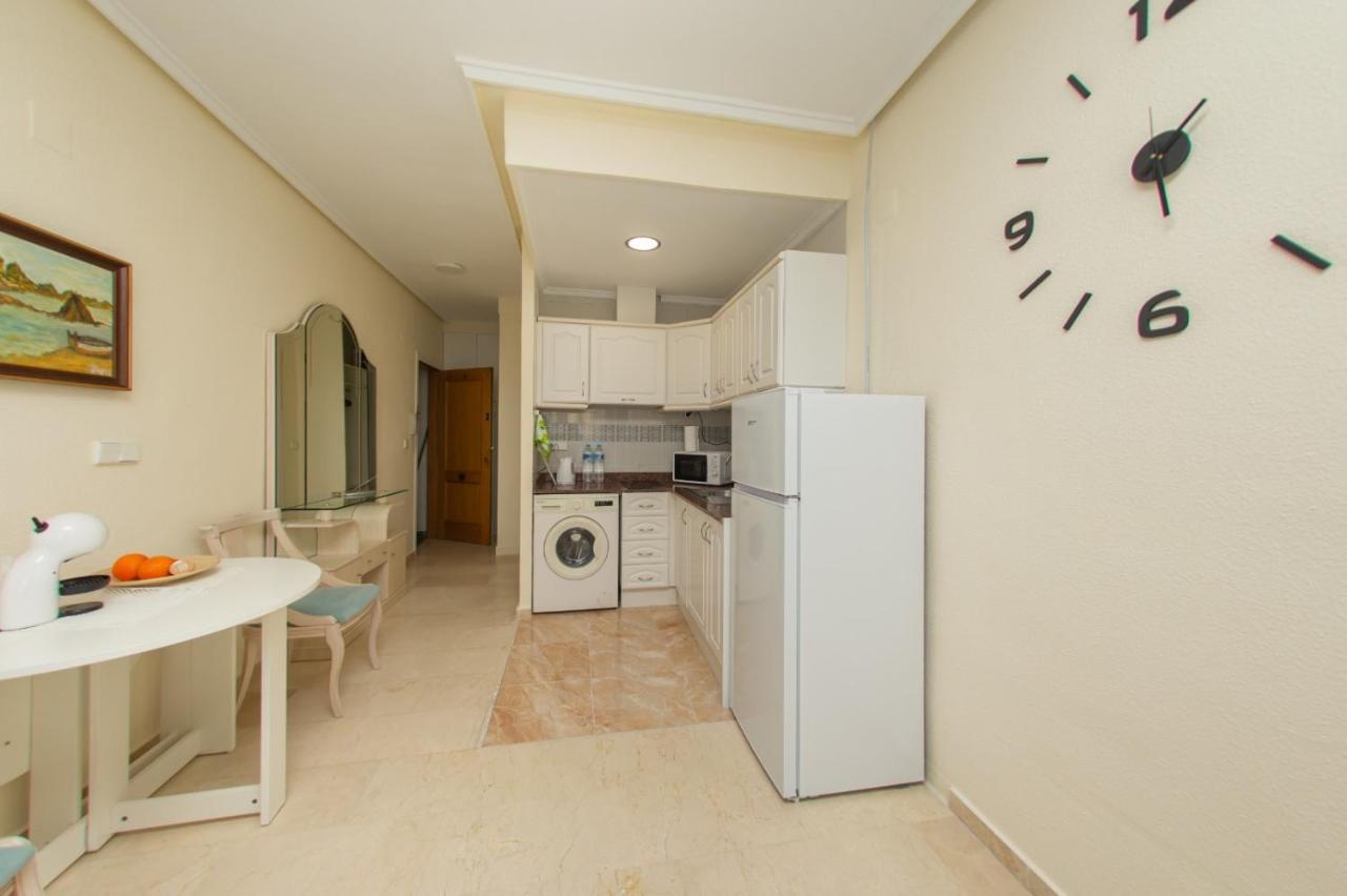 Студия На Белоснежном Пляже Los Locos Torrevieja Exteriör bild