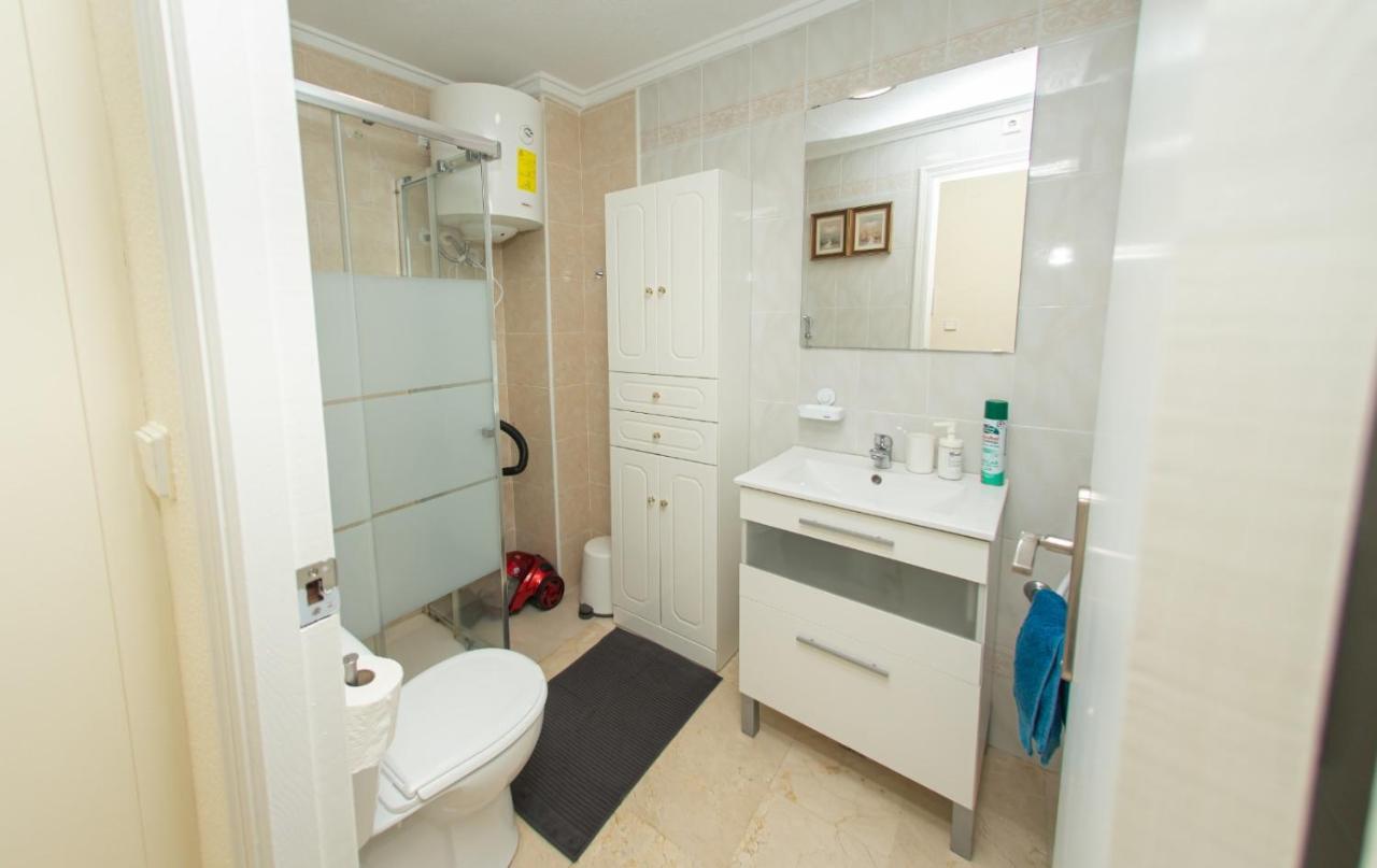 Студия На Белоснежном Пляже Los Locos Torrevieja Exteriör bild